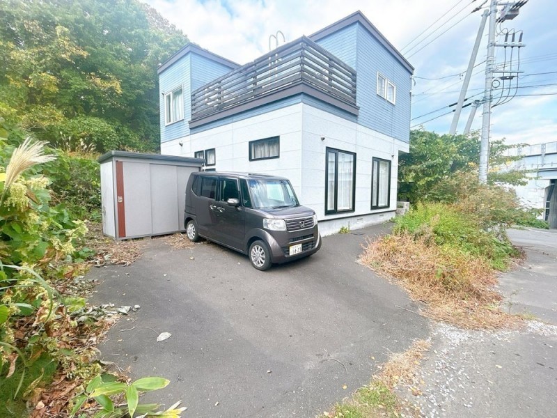 【現況＿駐車場】駐車場の写真です。並列で駐車2台可能です。