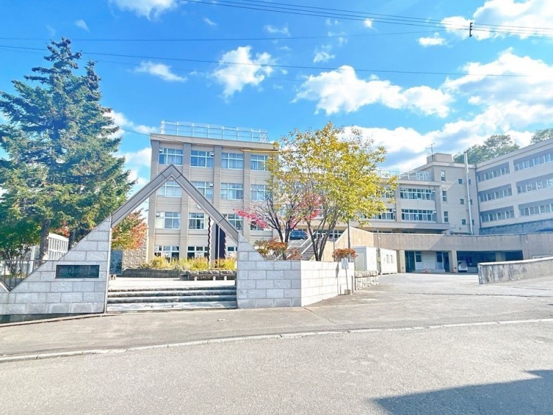 【中学校】札幌市立稲穂中学校まで約1.1km（徒歩約14分）