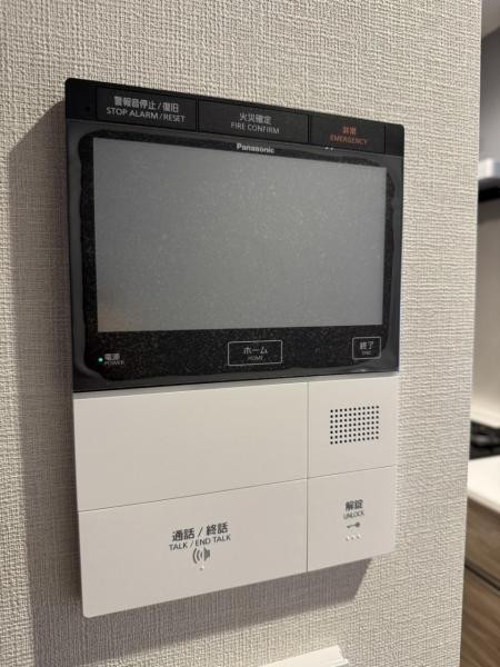 話器なしで応答できる便利なハンズフリータイプ。セコムセキュリ
