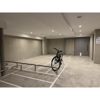 雨・雪から自転車を守れる屋内駐輪場。