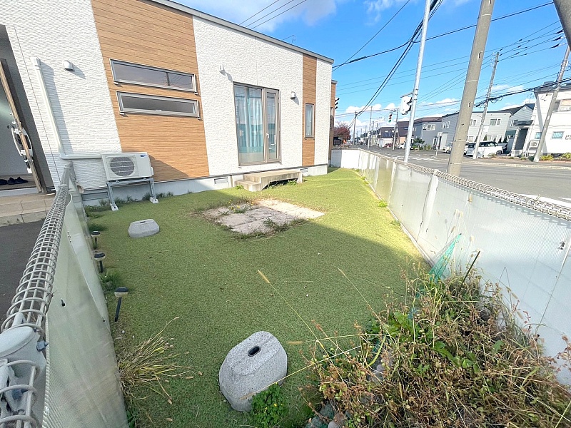 恵庭市文京町4丁目 角地2LDK平家住宅 ドッグランとしても利用可能なお庭です