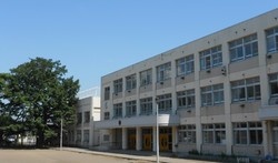 桔梗小学校　約512ｍ　徒歩7分