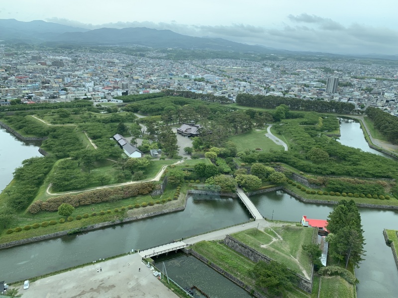 徒歩10分圏内に五稜郭公園！