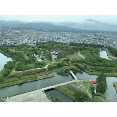 徒歩10分圏内に五稜郭公園！