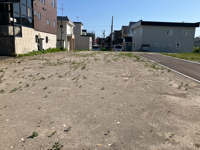 【現地写真】
太陽光パネル搭載！エコな暮らしをサポートする設備が充実したお住まい。
（2026年10月撮影）