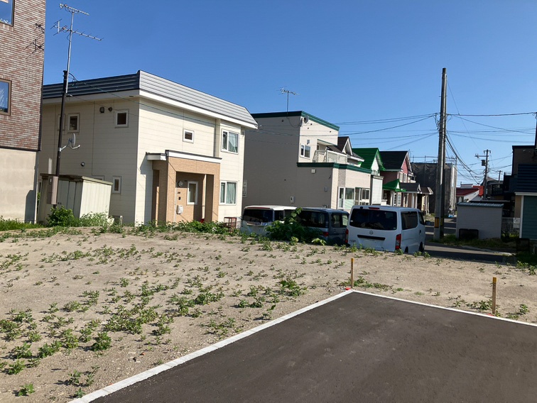 【現地写真】
現在更地のため、土地の広さや陽当りの良さなどをご確認いただけます。
（2026年10月撮影）
