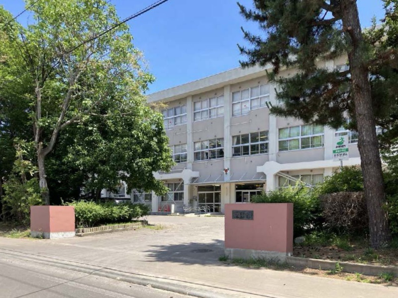本通小学校　徒歩18分（約1400m）