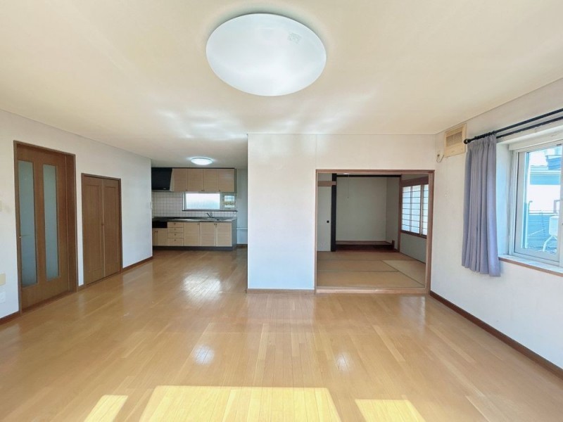 【リフォーム前写真】リビングです。家具配置がしやすく、使い…