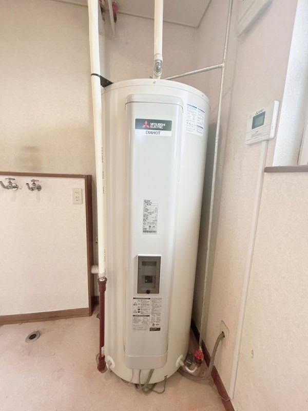 【リフォーム前写真】電気温水器です。