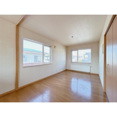 2階ホール別角度写真です。6帖洋室へと間取り変更を行います。