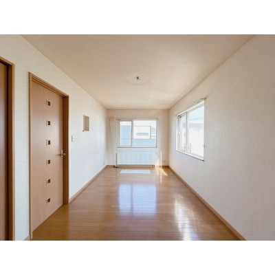 2階ホール別角度写真です。6帖洋室へと間取り変更を行います。
