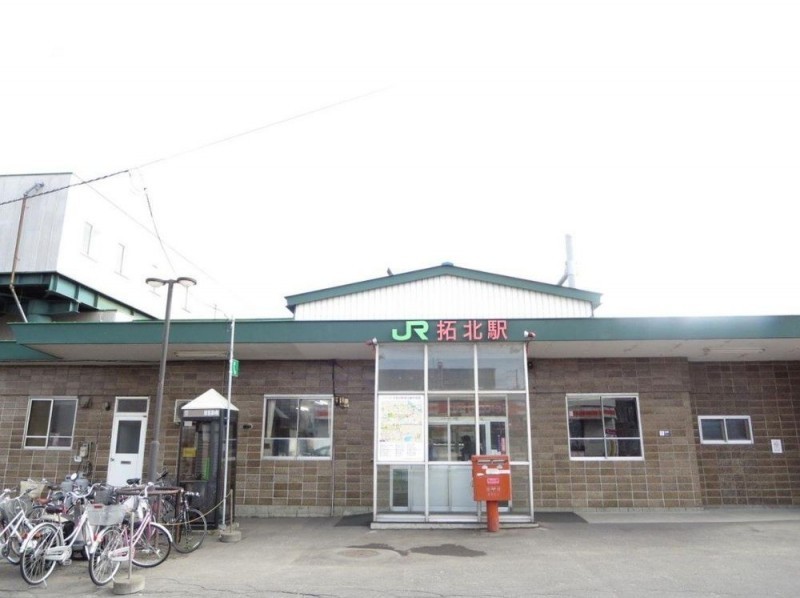 JR拓北駅まで徒歩10分。駅が徒歩圏内ですと電車移動もラクラク…