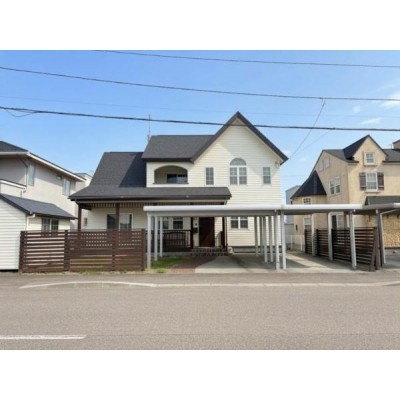 3台用カーポートやフェンス、ウッドデッキなど充実♪