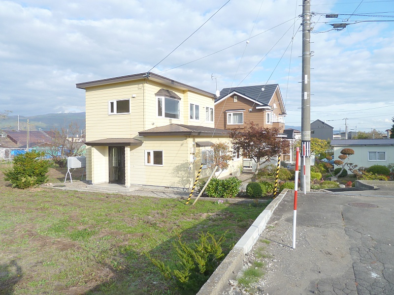西側　玄関