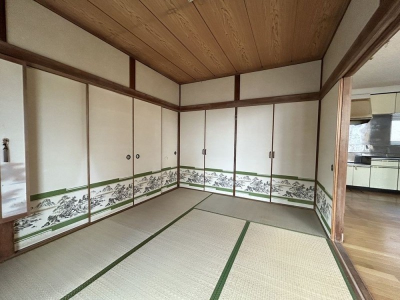 【現況】1階南西側6帖和室客間としてもお使いできますね。