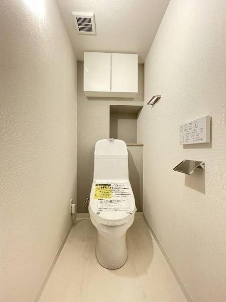清潔感のあるシンプルで使いやすいトイレです。
