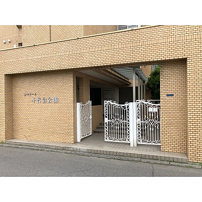 正面エントランス