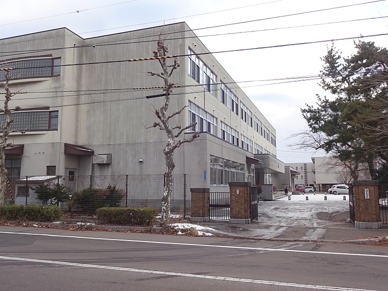 周辺施設（中島小学校）
