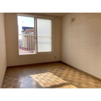 ２階7.5帖洋室！こちらも広めなお部屋です！
