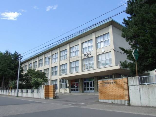 中学校：札幌市立啓明中学校：695m