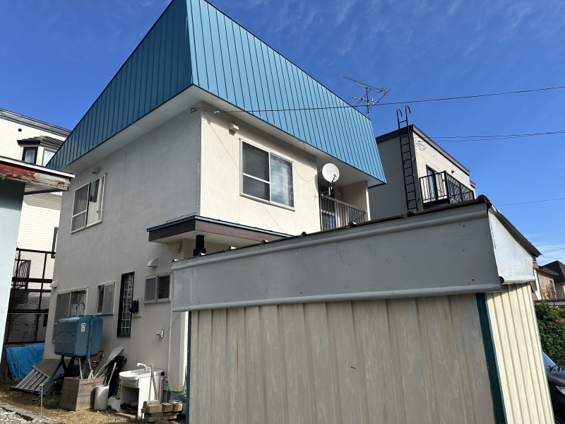 セイコーマートとバス停が近く、毎日の買い物やお出かけ・通勤通学がスムーズに行える便利な住環境。