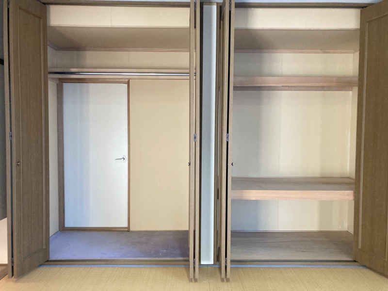 2階和室収納！左に謎の扉が？
