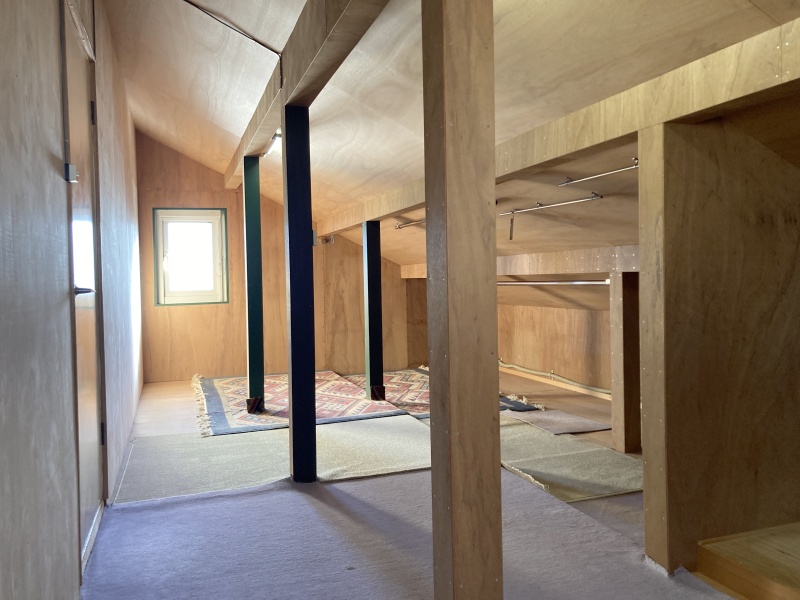 2階和室収納の奥の屋根裏部屋！こちらも男心や子供心をくすぐる秘密基地のようですね！