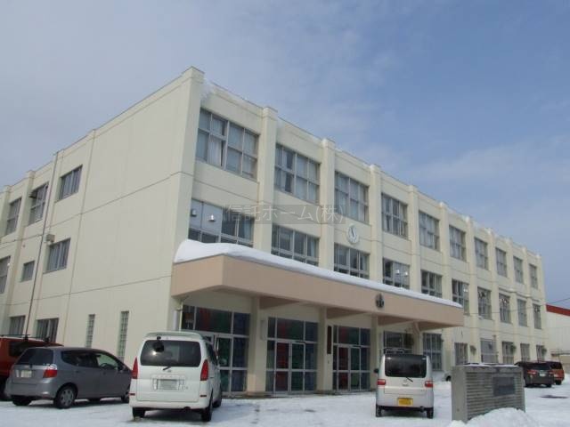 中学校：札幌市立屯田中央中学校：1893m
