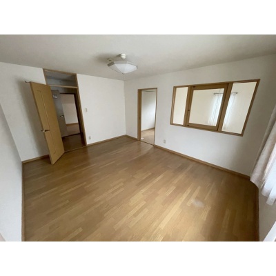 千歳市北光6丁目 4SLDK中古戸建 2階10帖洋室