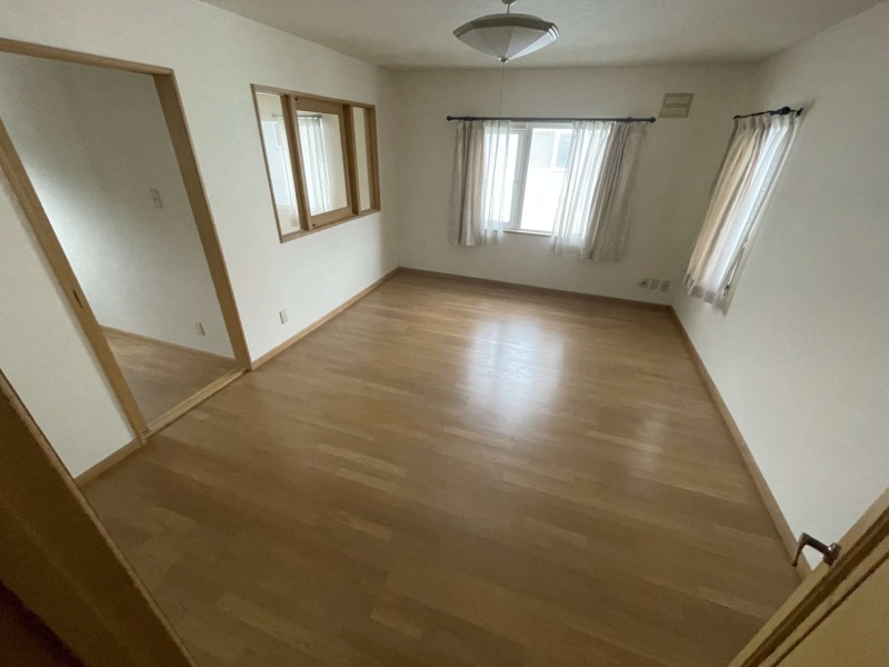 千歳市北光6丁目 4SLDK中古戸建 2階10帖洋室