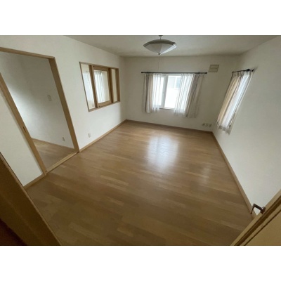 千歳市北光6丁目 4SLDK中古戸建 2階10帖洋室