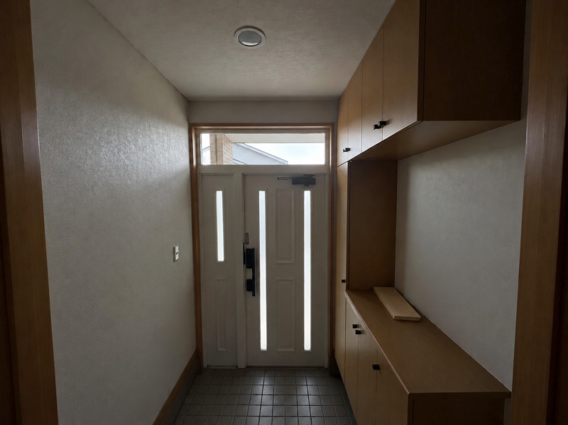 千歳市北光6丁目 4SLDK中古戸建 玄関