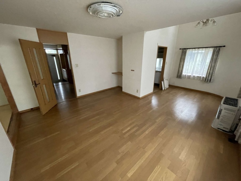 千歳市北光6丁目 4SLDK中古戸建 リビング