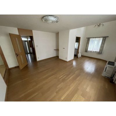 千歳市北光6丁目 4SLDK中古戸建 リビング