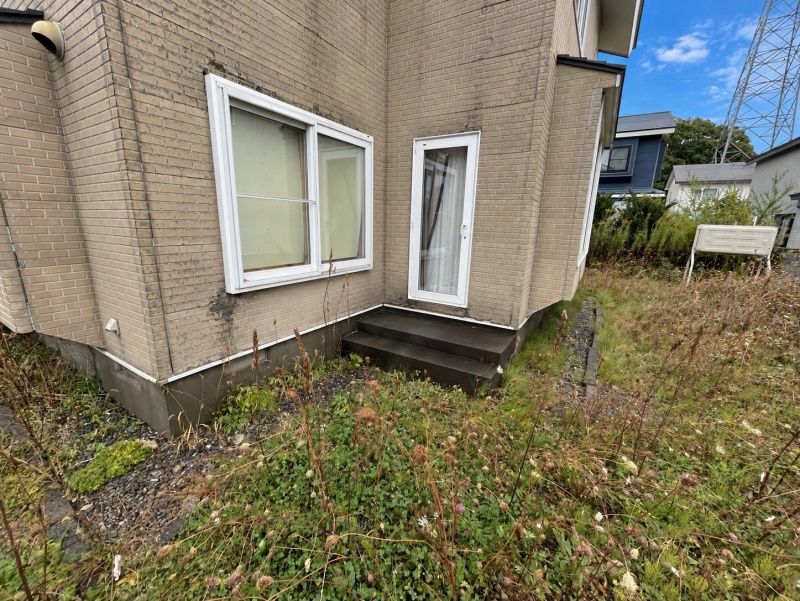 千歳市北光6丁目 4SLDK中古戸建 リビングからお庭へ出られます