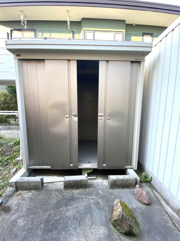 物置
※扉は、落雪の影響により開閉に支障が生じています