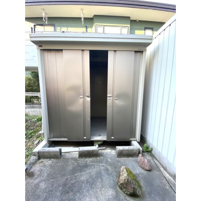 物置
※扉は、落雪の影響により開閉に支障が生じています