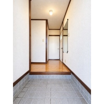 玄関を入口側から撮影