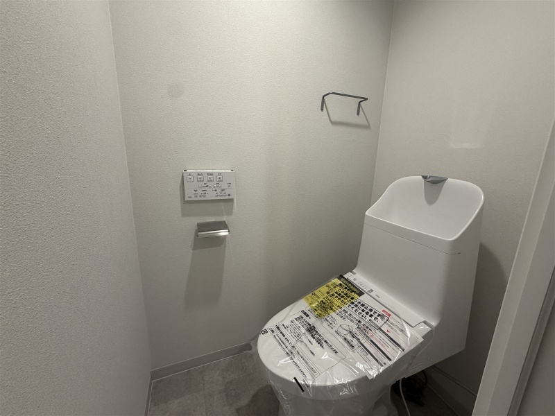温水洗浄便座付きで、毎日快適なトイレです。