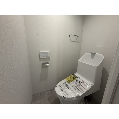 温水洗浄便座付きで、毎日快適なトイレです。