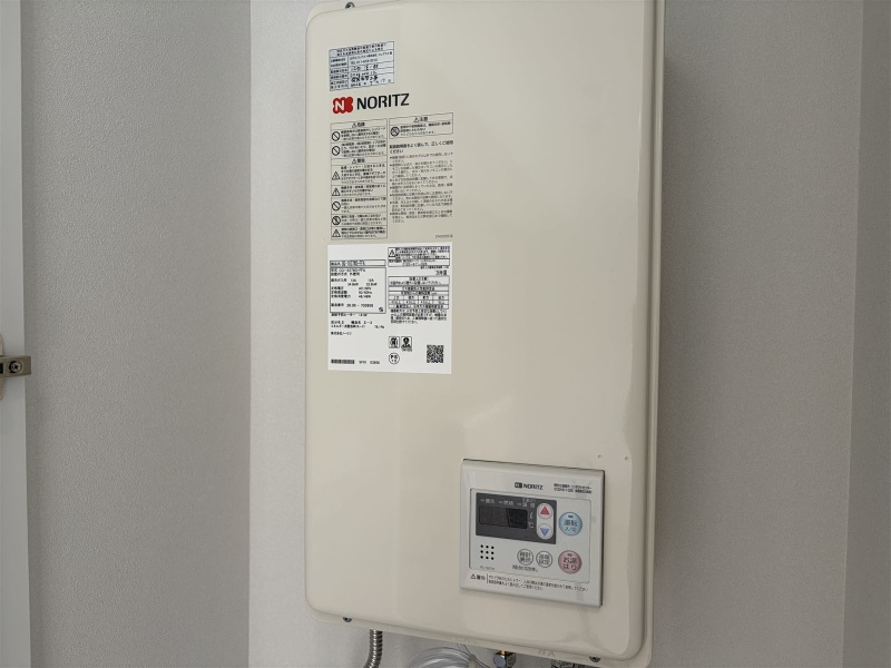 給湯器を備えた設備スペースです。