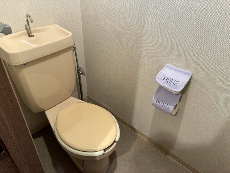 手洗い付きのシンプルなトイレです！