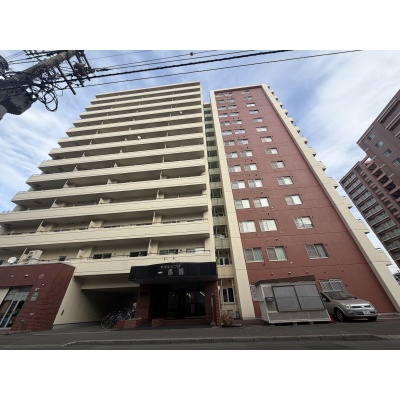 総戸数152戸の大型コミュニティ。14階建てのSRC造