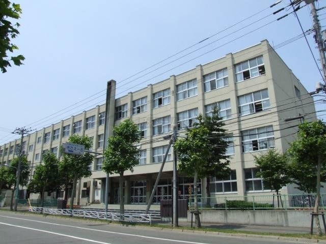 中学校：札幌市立八条中学校：1433m