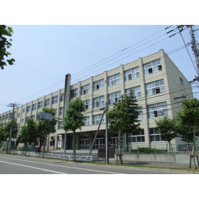 中学校：札幌市立八条中学校：1433m
