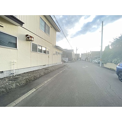 千歳市新富2丁目 南西向き角地解体更地渡し売土地　前面道路
