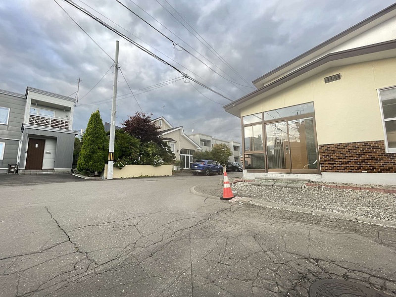 千歳市新富2丁目 南西向き角地解体更地渡し売土地　現地写真