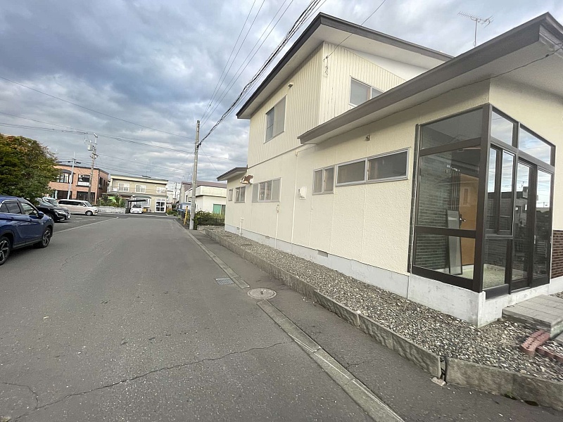 千歳市新富2丁目 南西向き角地解体更地渡し売土地　現地写真