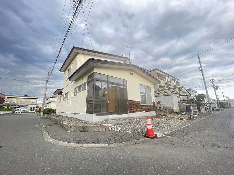 千歳市新富2丁目 南西向き角地解体更地渡し売土地　現地写真