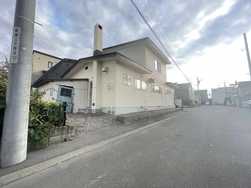 千歳市新富2丁目 南西向き角地解体更地渡し売土地　現地写真